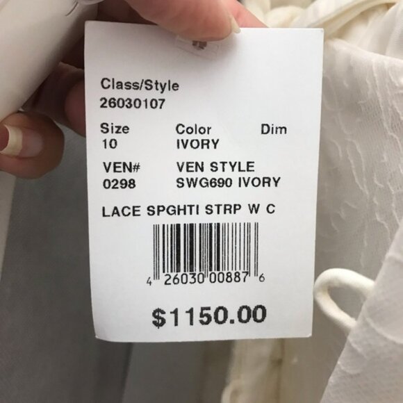 David’s Bridal Galina Signature Wedding Gown - Picture 5 of 6